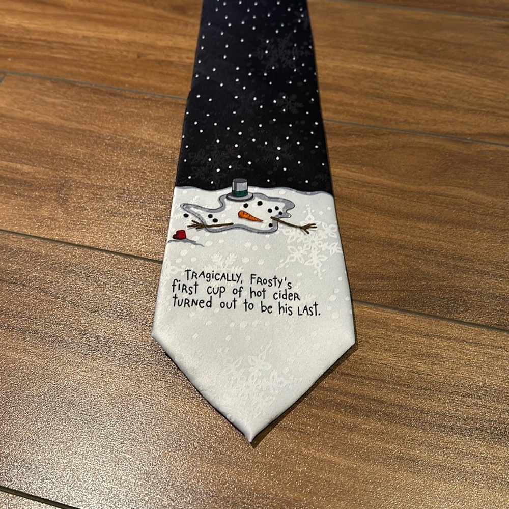 Melted Frosty novelty necktie.